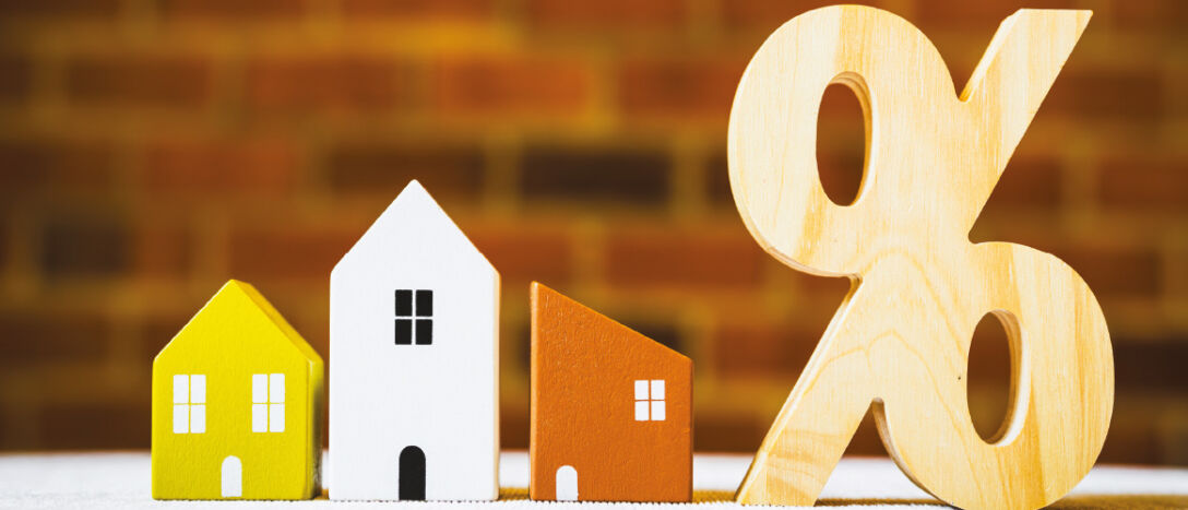 Image of houses with a percent block next to them.